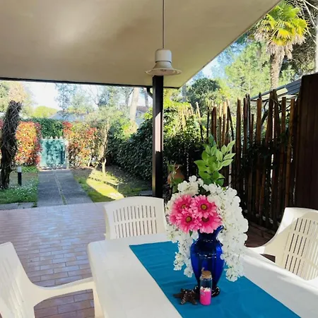 Lovely With Spacious Garden 别墅