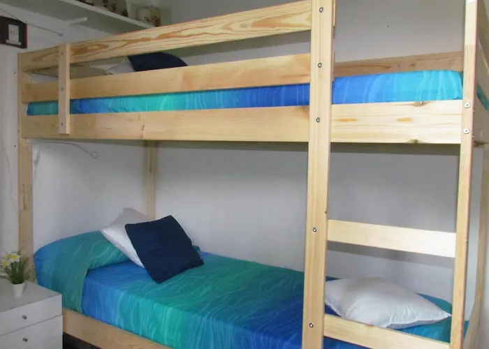 Lovely With Spacious Garden 比比翁