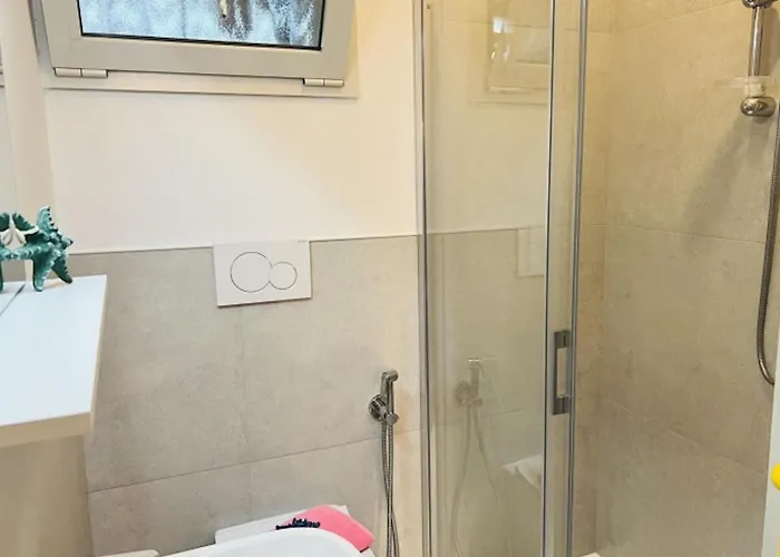 Lovely With Spacious Garden * 比比翁